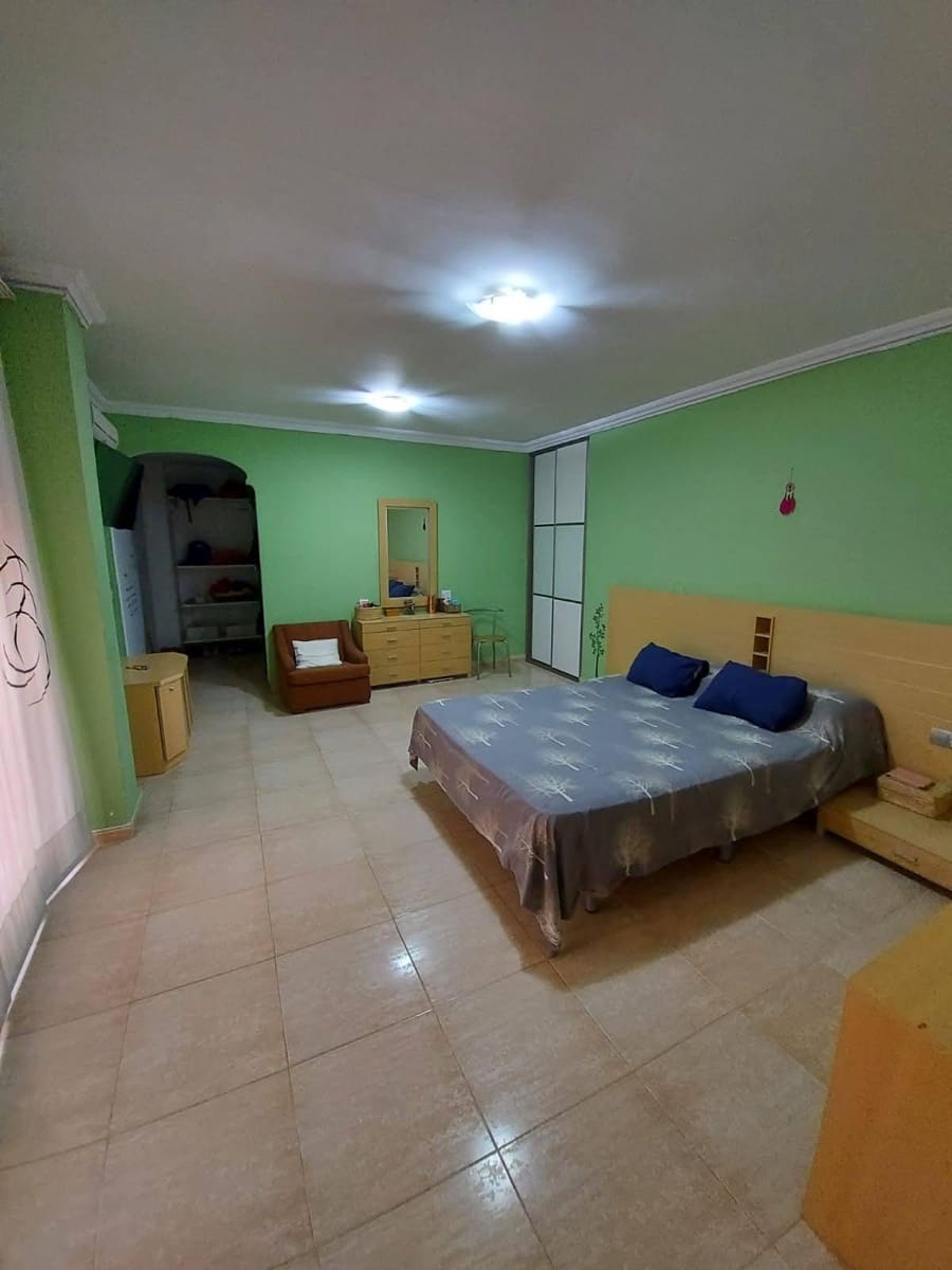 3 bedroom Apartment for sale in L'Alcudia with garage - € 180,000 (Ref: 9401818)