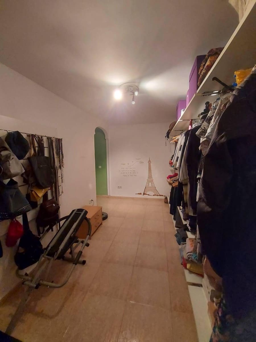 3 bedroom Apartment for sale in L'Alcudia with garage - € 180,000 (Ref: 9401818)