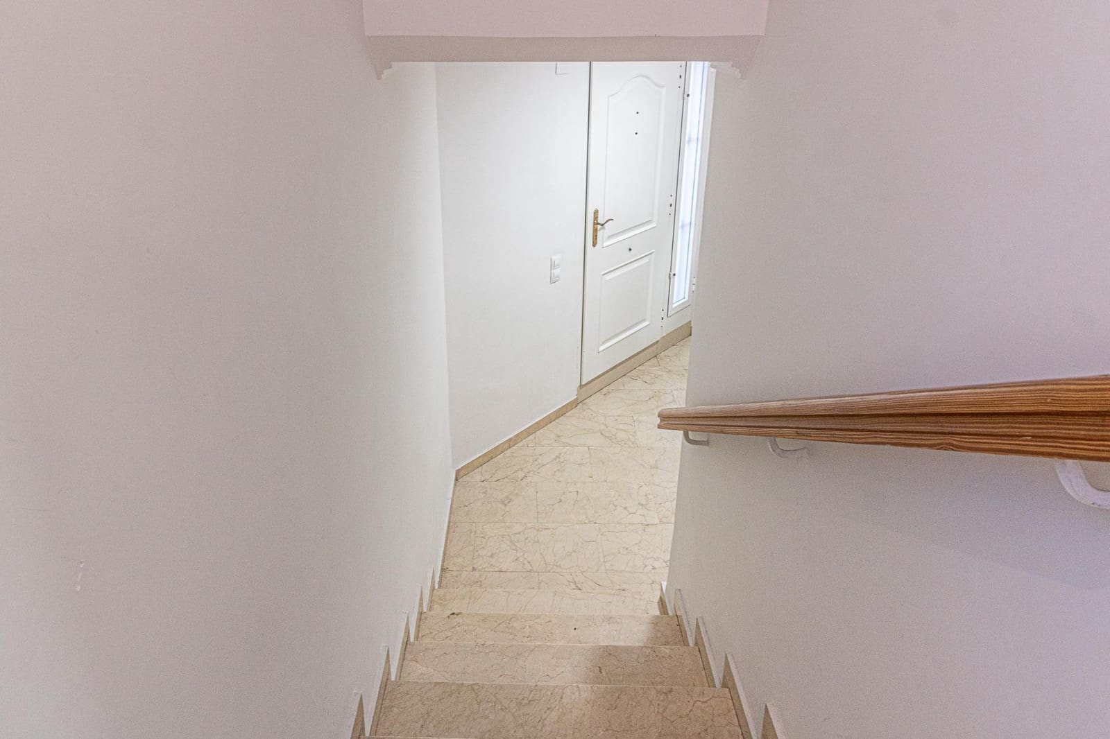 3 slaapkamer Rijtjeshuis te koop in Alberic met garage - € 215.000 (Ref: 9403534)