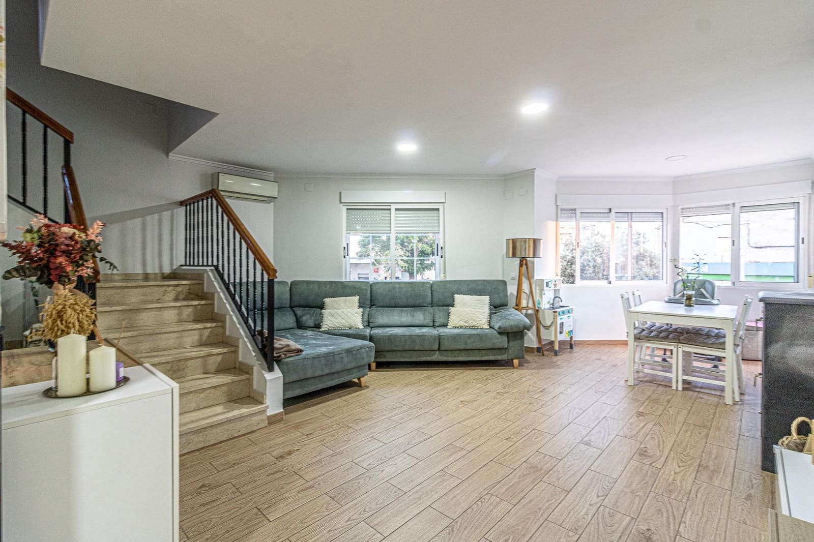 3 slaapkamer Rijtjeshuis te koop in Alberic met garage - € 215.000 (Ref: 9403534)