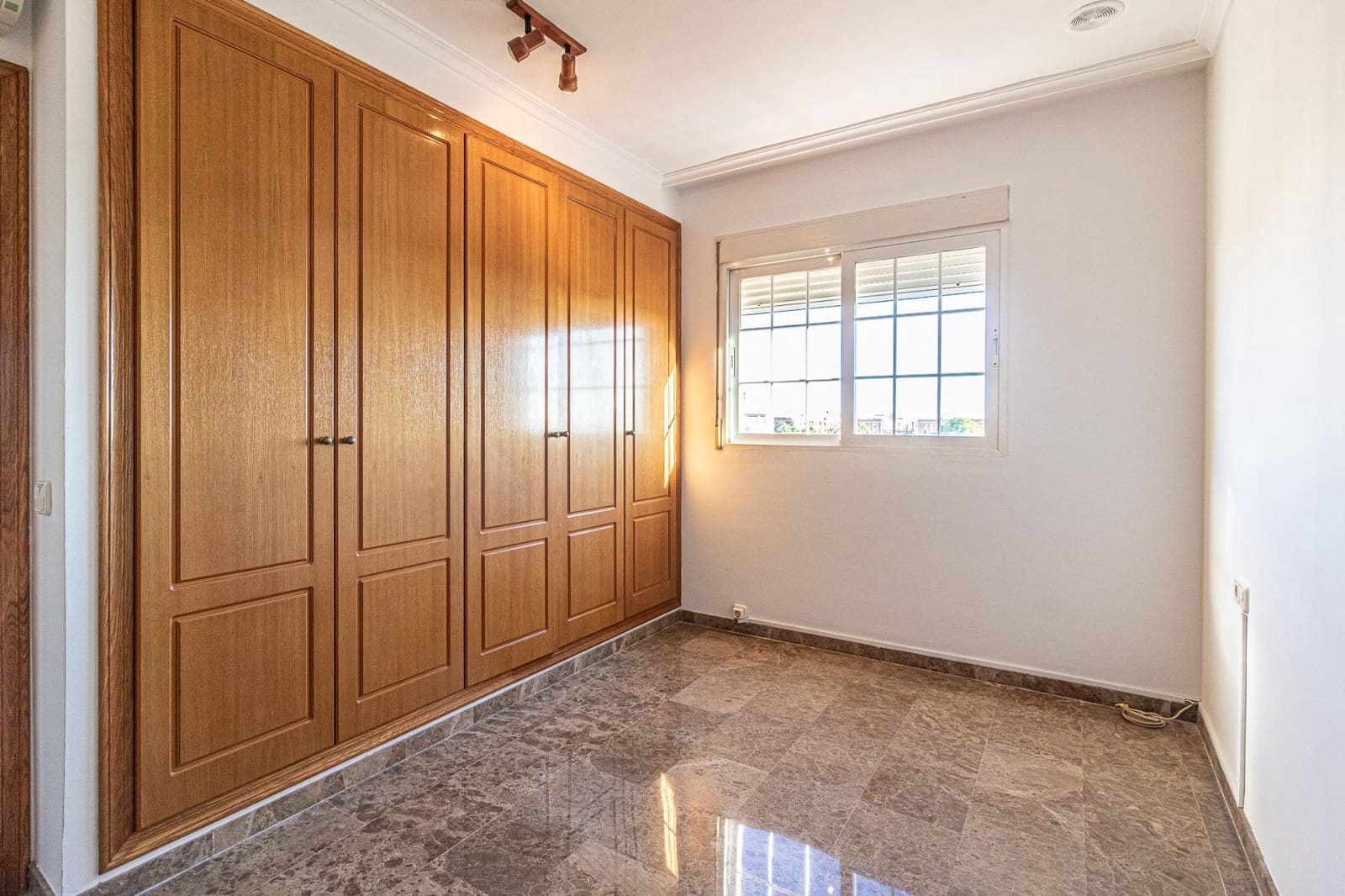 4 makuuhuone Kattohuoneisto myytävänä paikassa Carlet - 200 000 € (Ref: 9406578)