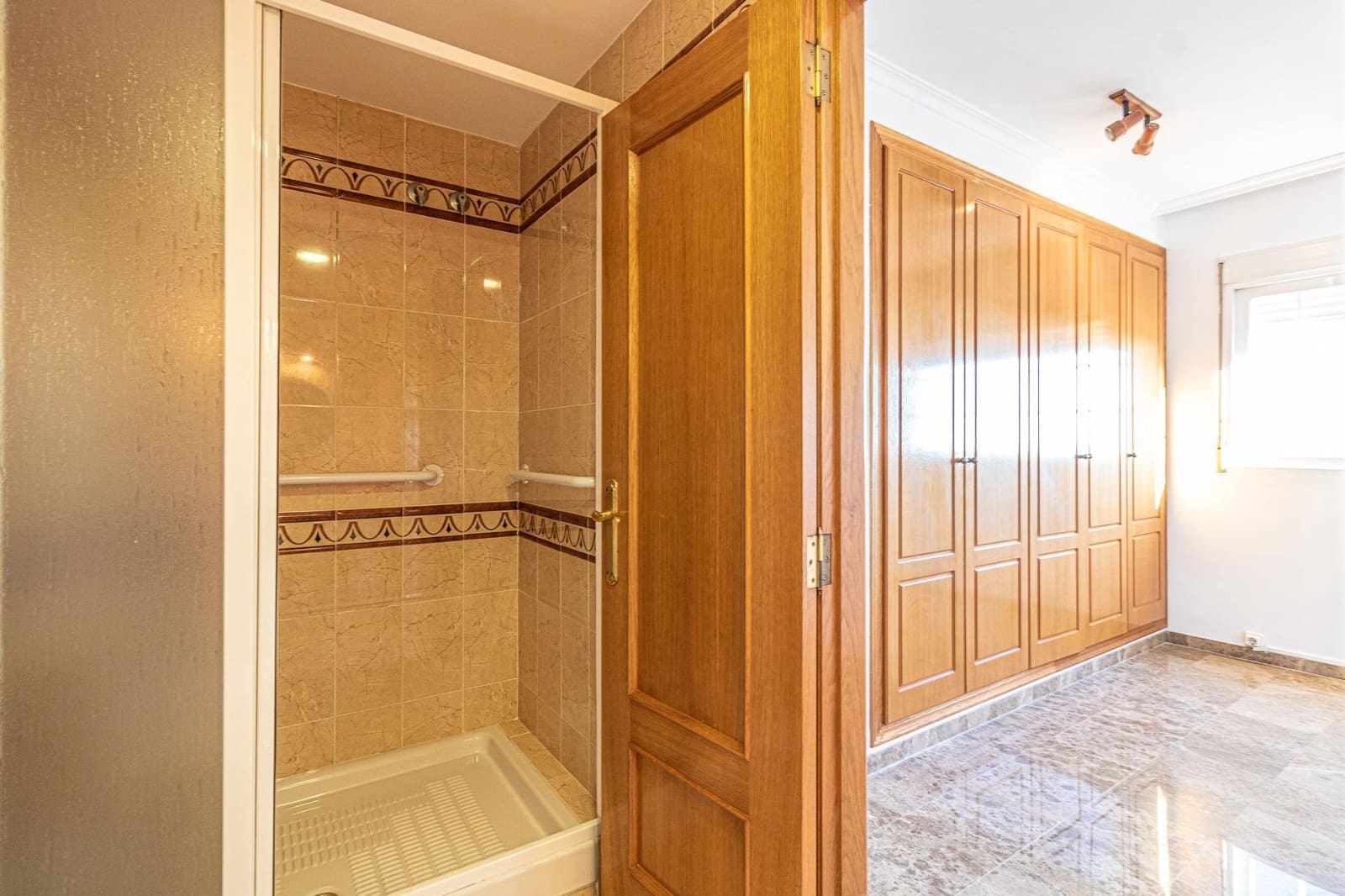 4 makuuhuone Kattohuoneisto myytävänä paikassa Carlet - 200 000 € (Ref: 9406578)