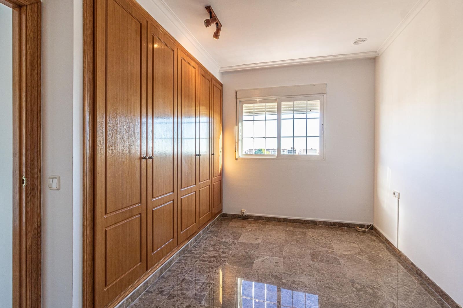 4 makuuhuone Kattohuoneisto myytävänä paikassa Carlet - 200 000 € (Ref: 9406578)