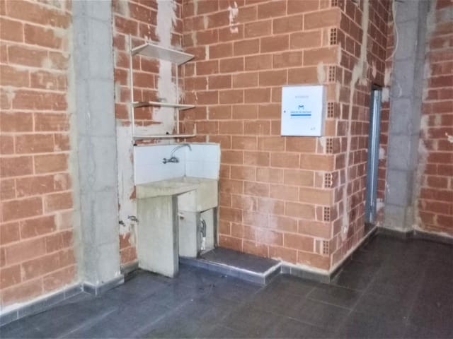 Commercial for sale in Xàtiva - € 146,000 (Ref: 9435182)