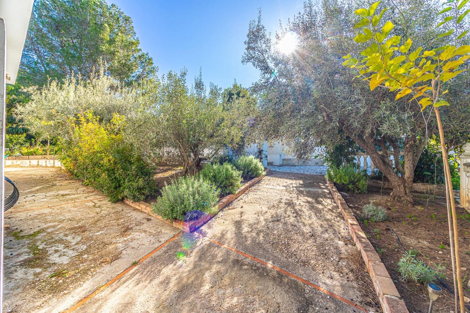 3 soverom Villa til salgs i Alberic med svømmebasseng garasje - € 295 000 (Ref: 9437573)