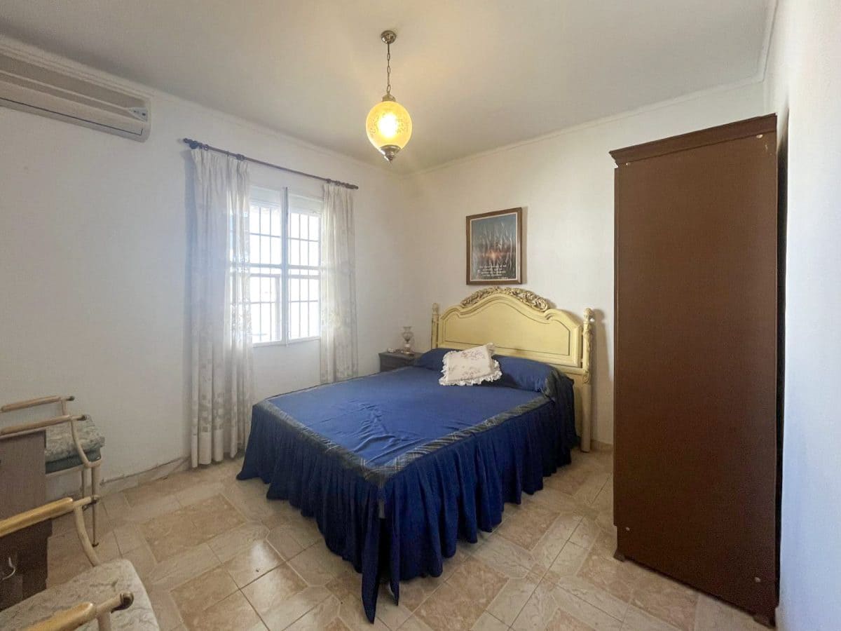 5 bedroom Townhouse for sale in El Gastor with garage - € 199,995 (Ref: 10111510)