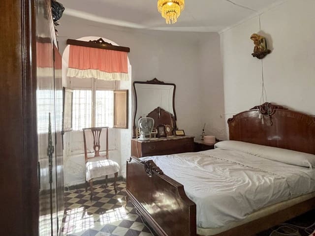 5 sypialnia Dom na sprzedaż w Olvera - 89 999 € (Ref: 10153111)