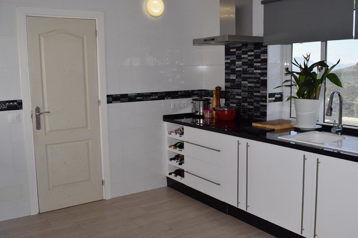 10 soverom Finca/Herregård til salgs i Pruna med svømmebasseng - € 1 500 000 (Ref: 2121027)