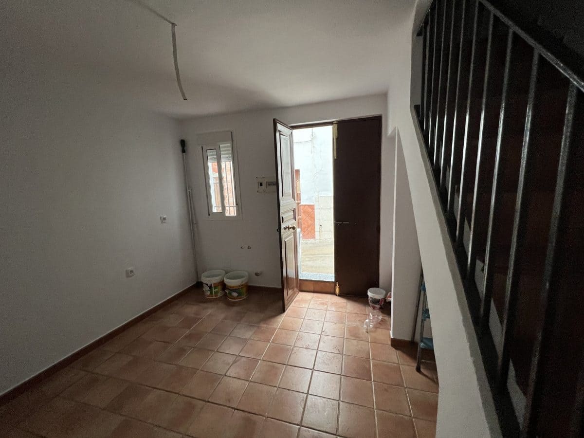 Townhouse for sale in Olvera - € 48,500 (Ref: 2314381)