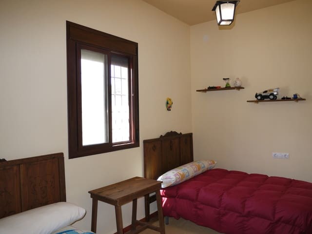 3 soveværelse Villa til salg i Pruna med swimmingpool - € 250.000 (Ref: 2695288)