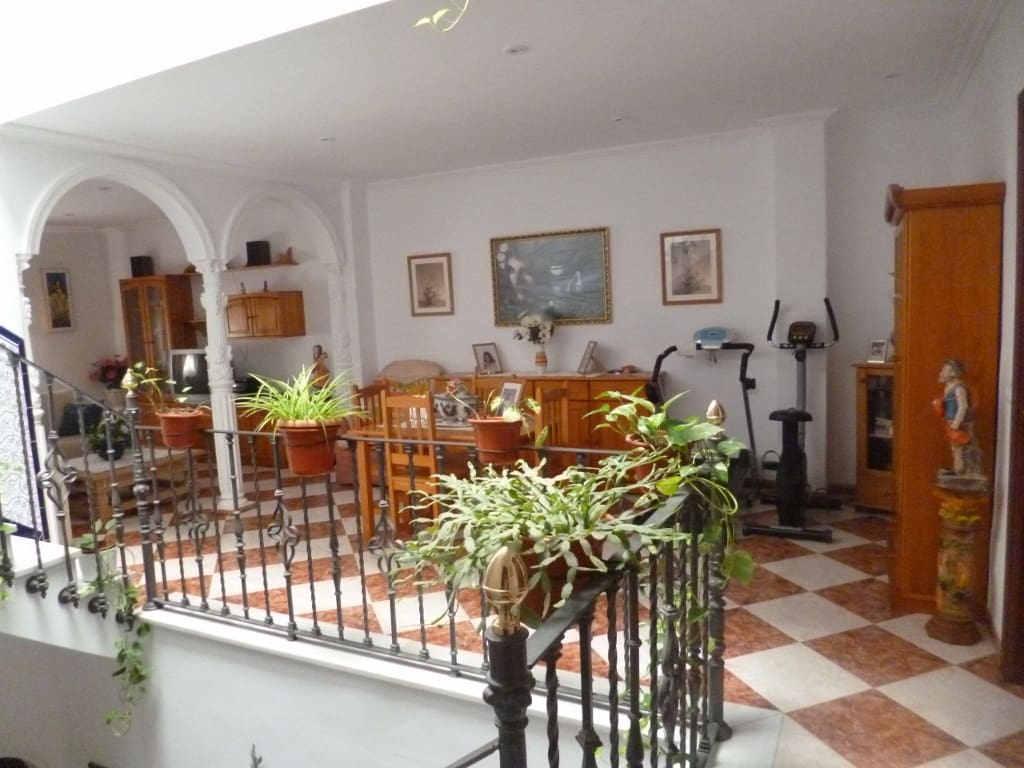 5 bedroom Townhouse for sale in Olvera - € 290,000 (Ref: 2727439)