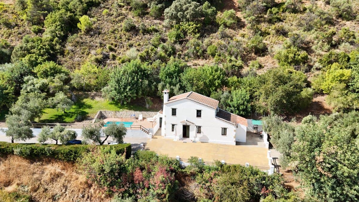 3 quarto Moradia para venda em Zahara de la Sierra com piscina - 470 000 € (Ref: 3211562)