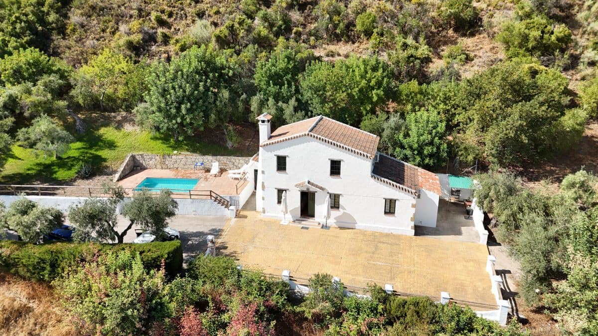 3 quarto Moradia para venda em Zahara de la Sierra com piscina - 470 000 € (Ref: 3211562)