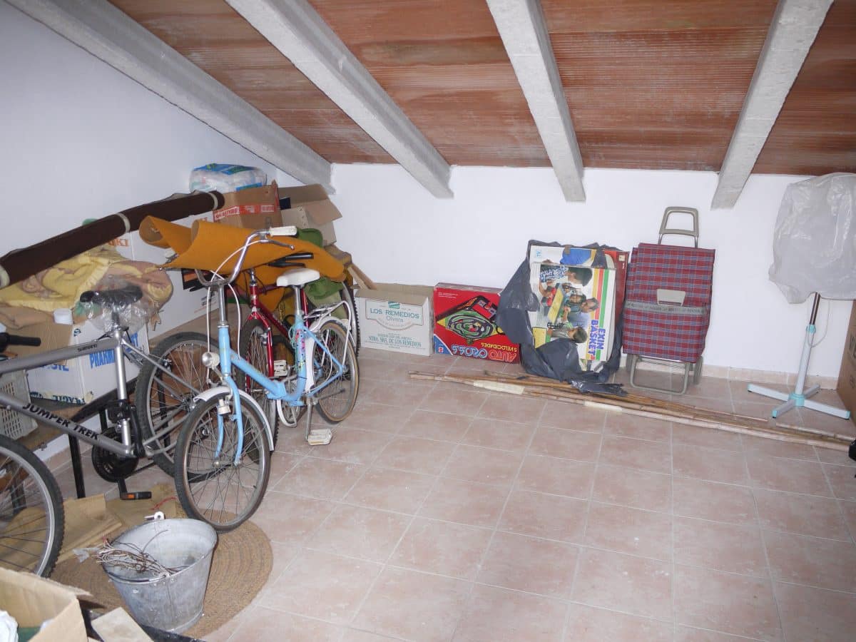 6 sypialnia Dom na sprzedaż w Olvera - 180 000 € (Ref: 4411838)