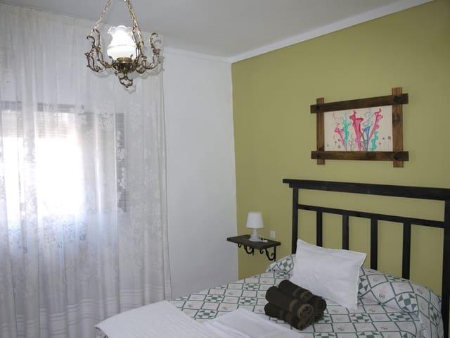 3 bedroom Townhouse for sale in Zahara de la Sierra - € 125,000 (Ref: 4452111)