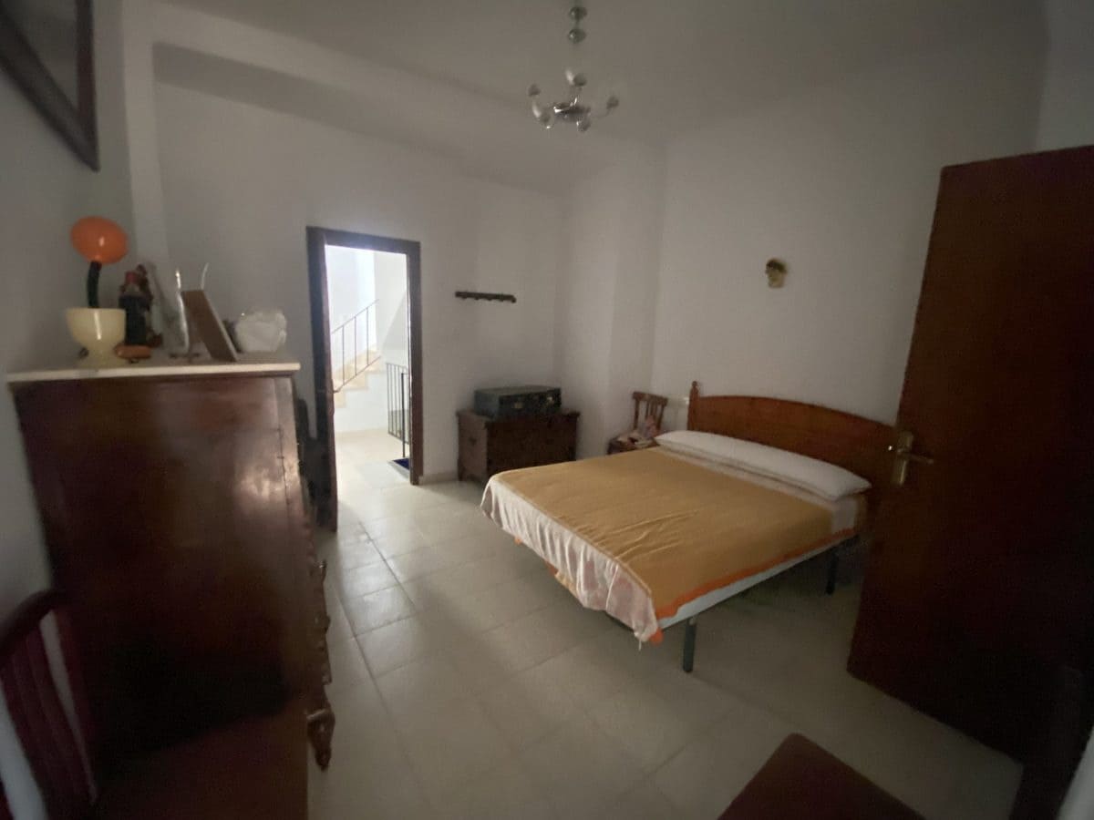 3 bedroom Townhouse for sale in Olvera - € 56,500 (Ref: 4777166)