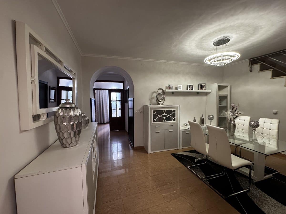 5 bedroom Townhouse for sale in Pruna with pool - € 150,000 (Ref: 4913677)