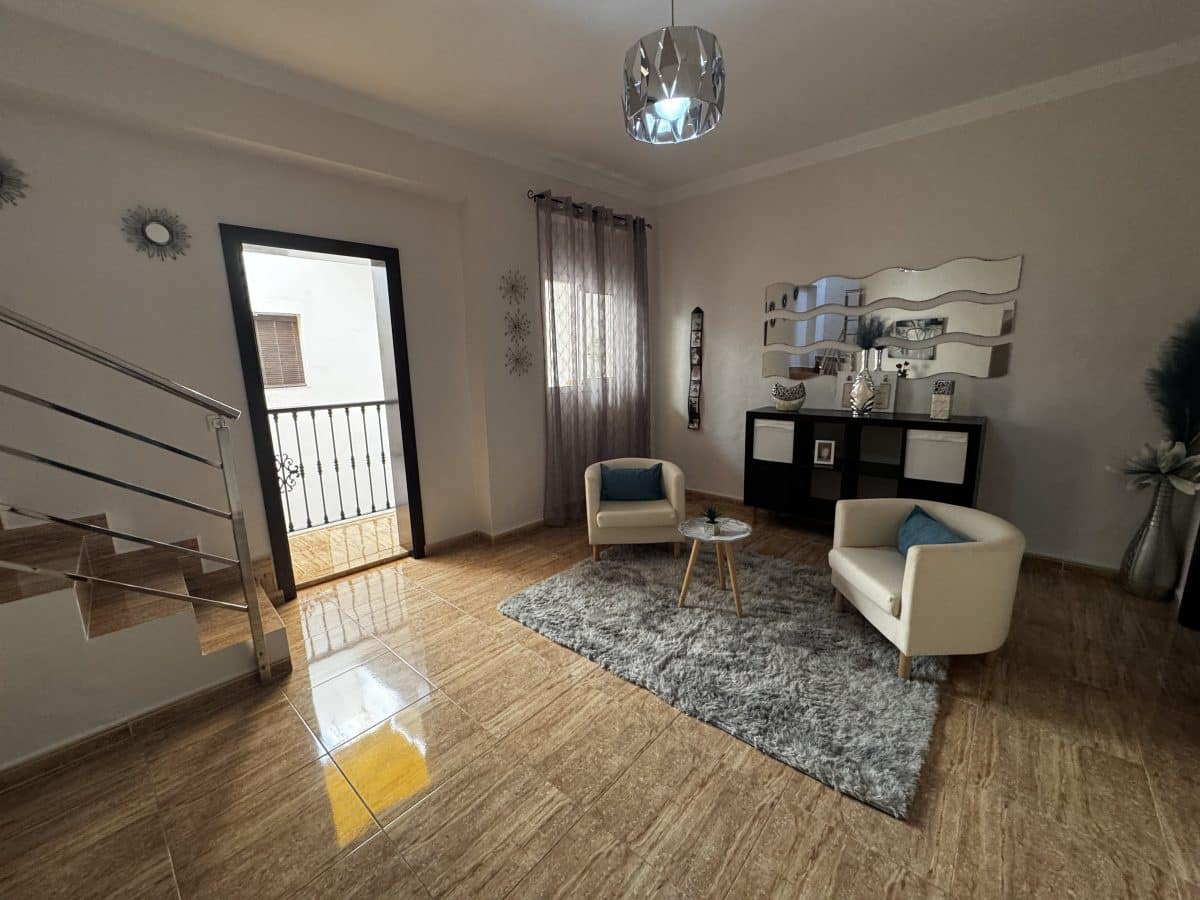 5 bedroom Townhouse for sale in Pruna with pool - € 150,000 (Ref: 4913677)