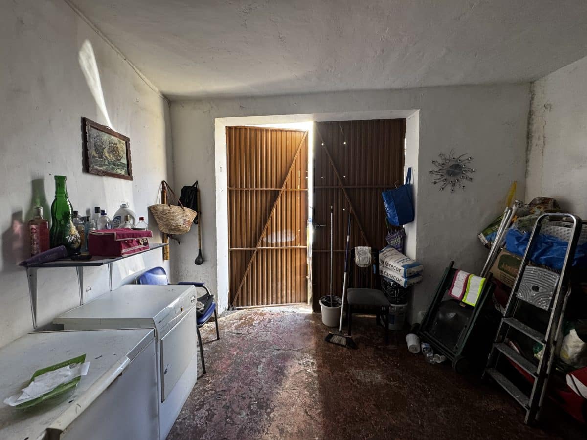 5 bedroom Townhouse for sale in Pruna with pool - € 150,000 (Ref: 4913677)