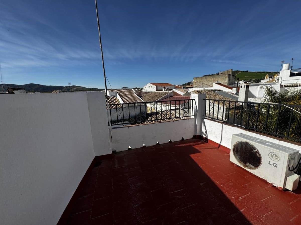 5 bedroom Townhouse for sale in Pruna with pool - € 150,000 (Ref: 4913677)