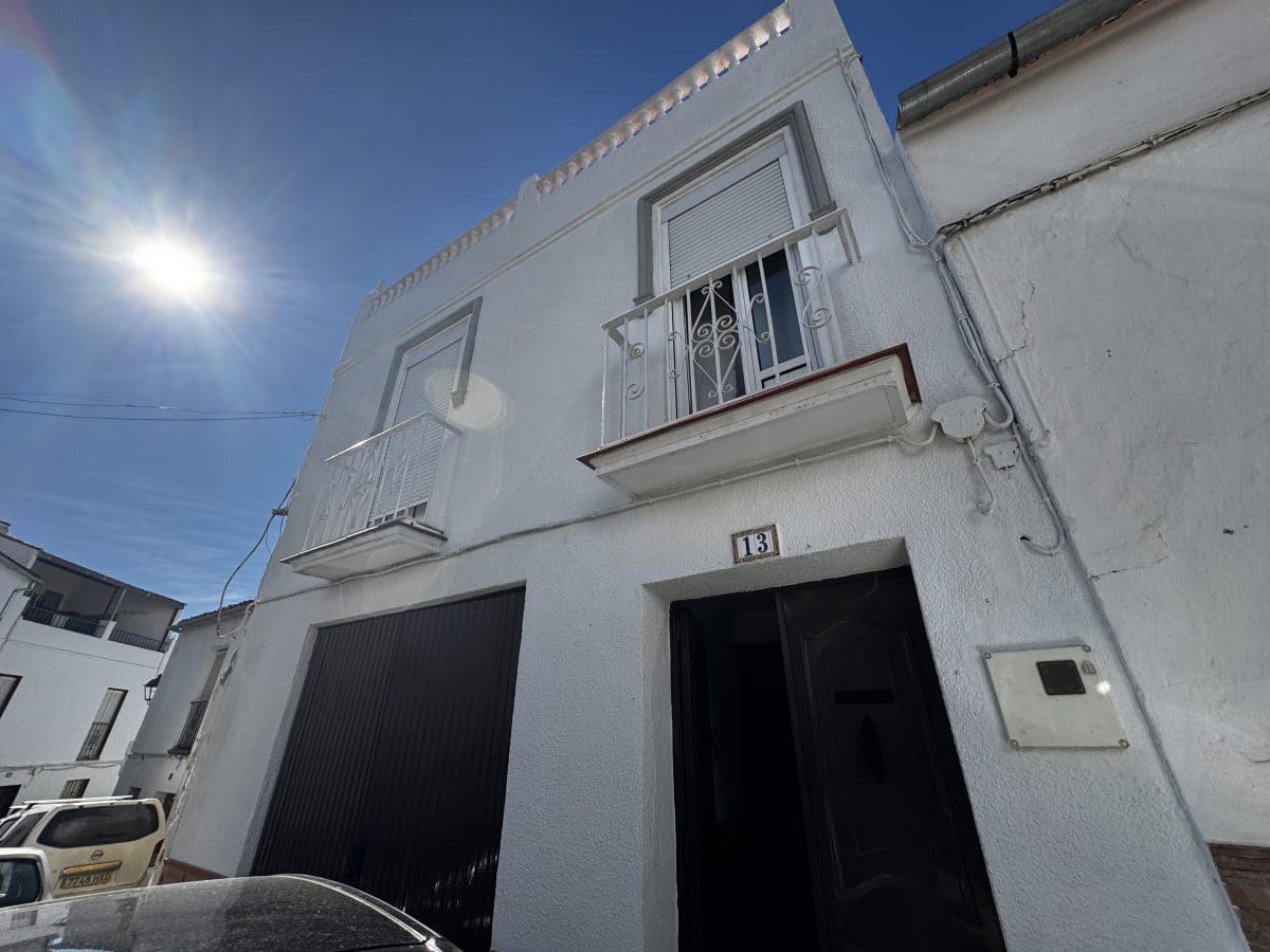 5 bedroom Townhouse for sale in Pruna with pool - € 150,000 (Ref: 4913677)