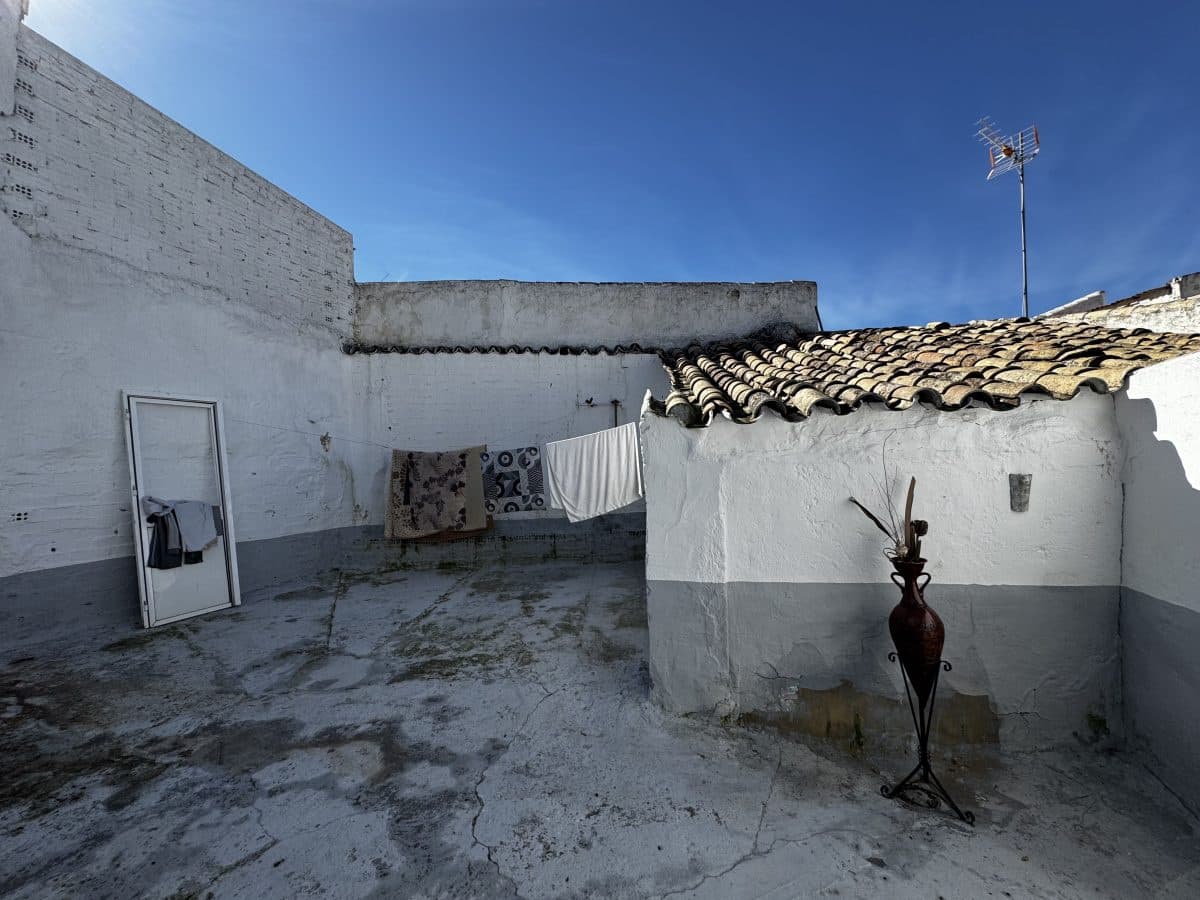 5 bedroom Townhouse for sale in Pruna with pool - € 150,000 (Ref: 4913677)