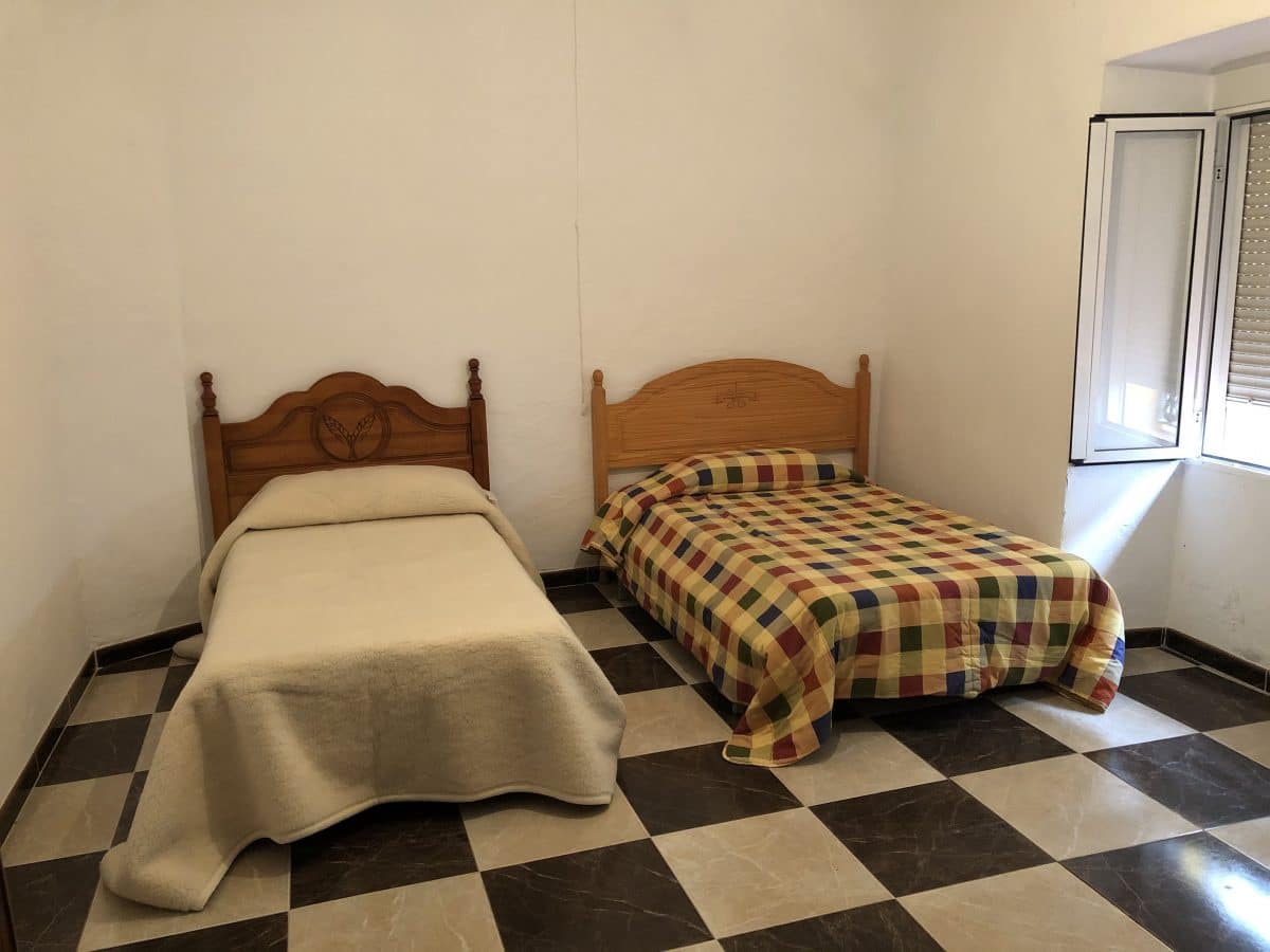 6 bedroom Townhouse for sale in Pruna with pool - € 180,000 (Ref: 5016780)