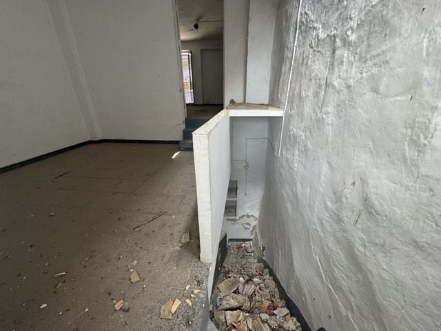 3 slaapkamer Huis te koop in Olvera - € 29.995 (Ref: 5055985)