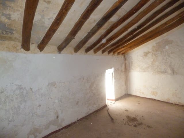 Hus til salgs i Pruna - € 38 000 (Ref: 5130536)