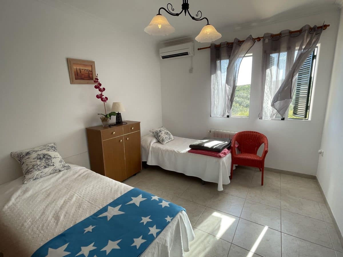 6 soveværelse Finca/Landehus til salg i Olvera med swimmingpool - € 450.000 (Ref: 5130539)