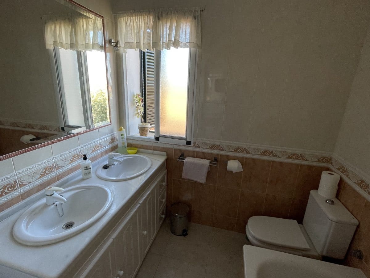 6 soveværelse Finca/Landehus til salg i Olvera med swimmingpool - € 450.000 (Ref: 5130539)