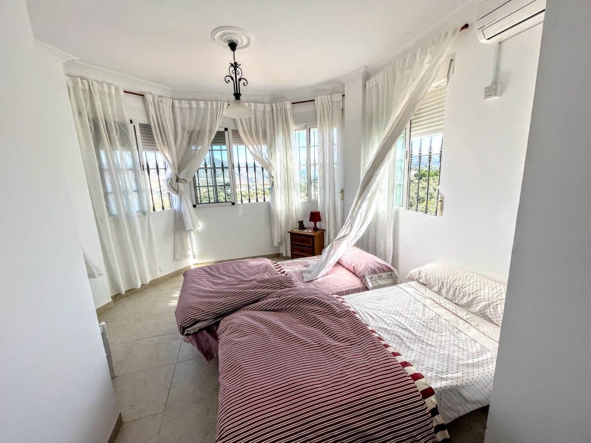 6 soveværelse Finca/Landehus til salg i Olvera med swimmingpool - € 450.000 (Ref: 5130539)