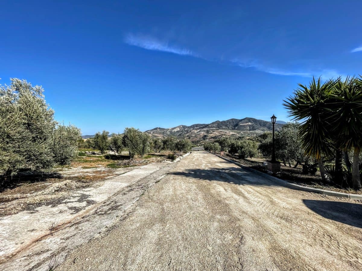 6 soveværelse Finca/Landehus til salg i Olvera med swimmingpool - € 450.000 (Ref: 5130539)