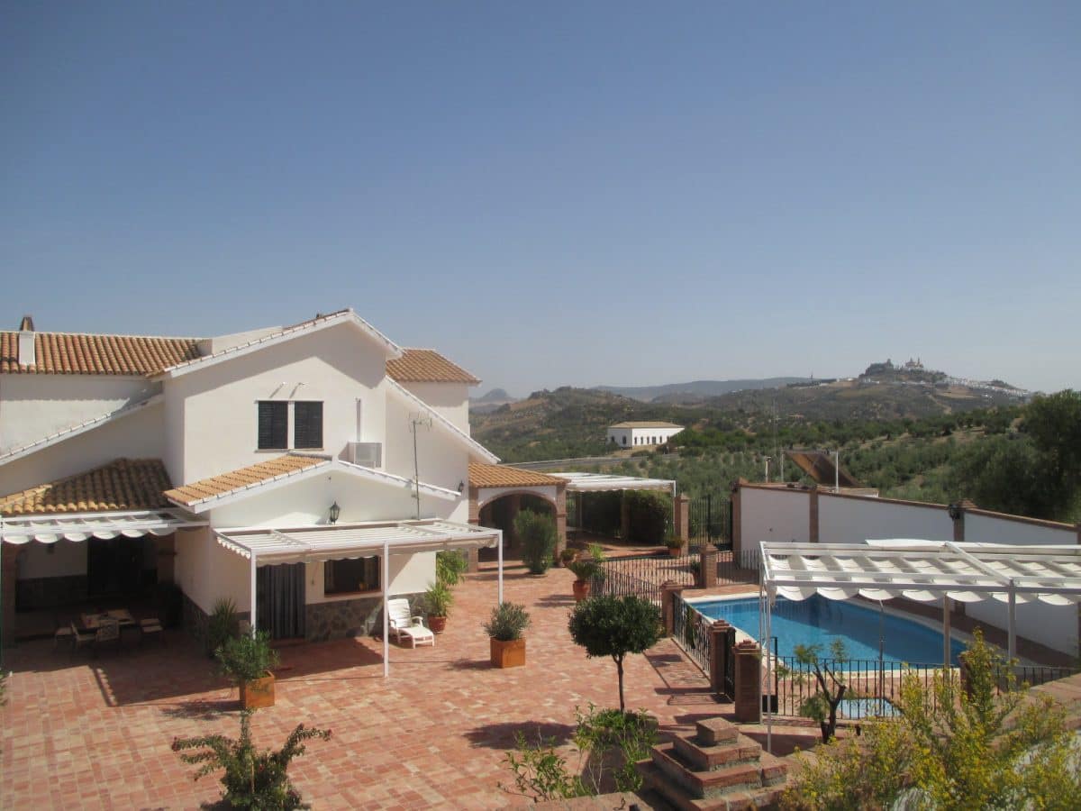 6 soveværelse Finca/Landehus til salg i Olvera med swimmingpool - € 450.000 (Ref: 5130539)