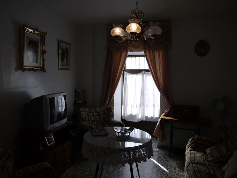 Casa de 4 habitaciones en Olvera en venta - 66.000 € (Ref: 6077106)