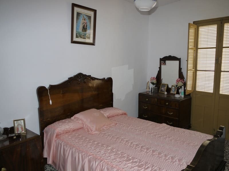 Casa de 4 habitaciones en Olvera en venta - 66.000 € (Ref: 6077106)