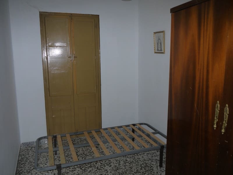 Casa de 4 habitaciones en Olvera en venta - 66.000 € (Ref: 6077106)