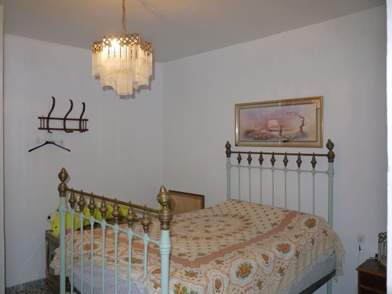 Casa de 4 habitaciones en Olvera en venta - 66.000 € (Ref: 6077106)