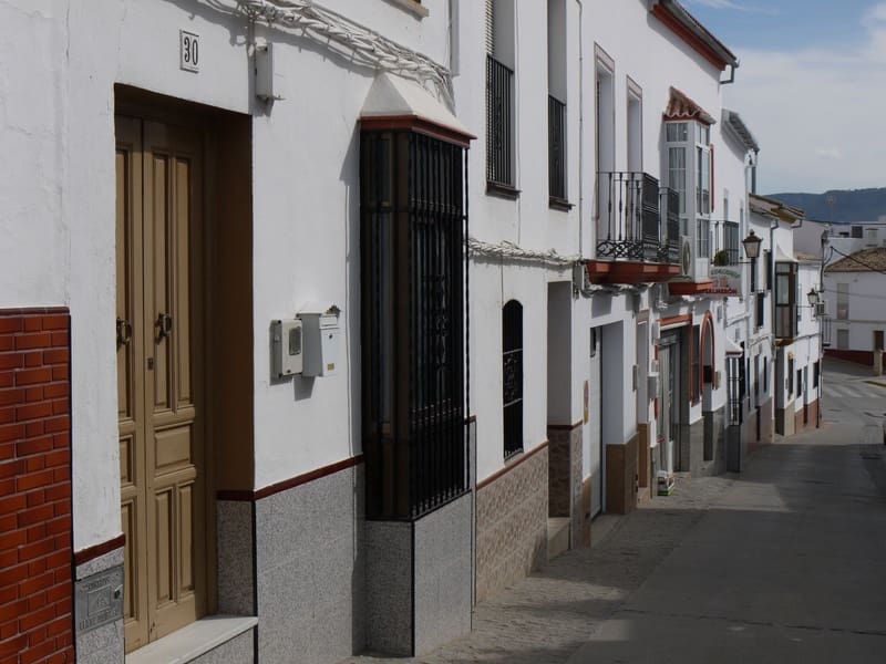 Casa de 4 habitaciones en Olvera en venta - 66.000 € (Ref: 6077106)