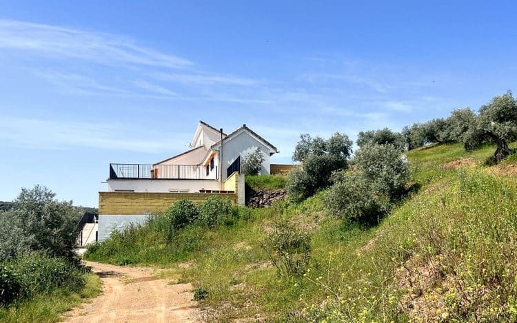 6 sypialnia Finka/Dom wiejski na sprzedaż w Montoro z basenem garażem - 295 000 € (Ref: 6230732)