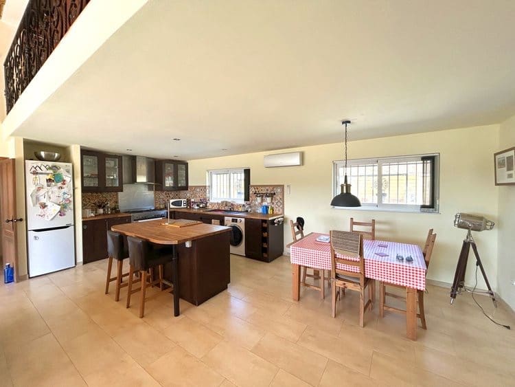 6 sypialnia Finka/Dom wiejski na sprzedaż w Montoro z basenem garażem - 295 000 € (Ref: 6230732)