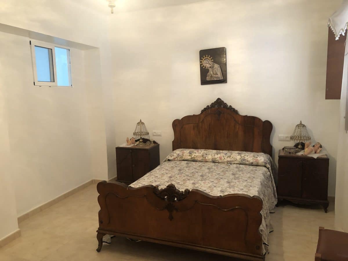 4 bedroom Townhouse for sale in Olvera - € 62,000 (Ref: 6382285)