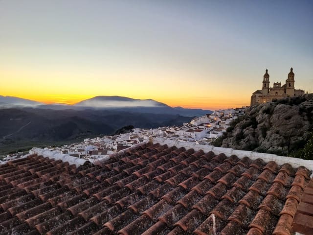 3 bedroom Townhouse for sale in Olvera - € 65,000 (Ref: 7921597)