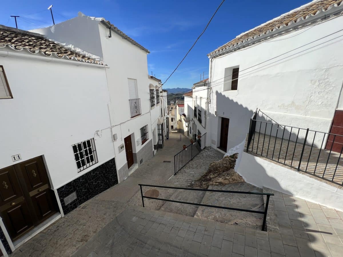 3 bedroom Townhouse for sale in Olvera - € 65,000 (Ref: 7921597)