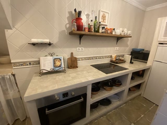 4 bedroom Townhouse for sale in Olvera with pool - € 99,500 (Ref: 8202441)