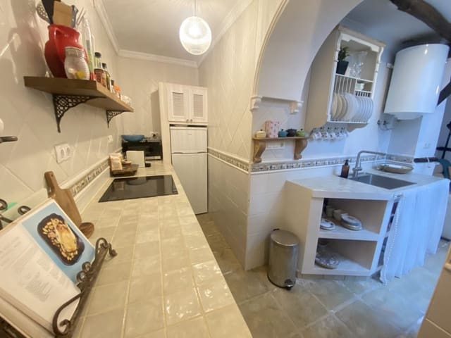 4 bedroom Townhouse for sale in Olvera with pool - € 99,500 (Ref: 8202441)