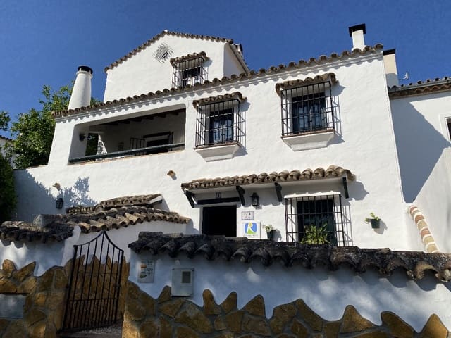 7 bedroom Business for sale in Zahara de la Sierra - € 420,000 (Ref: 8303269)