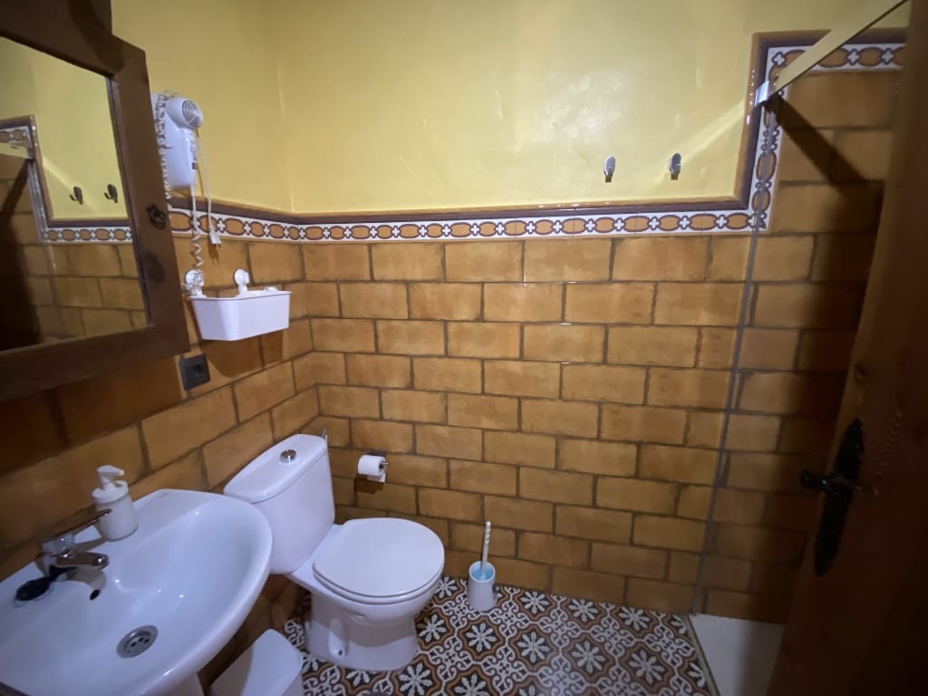 7 soveværelse Virksomhed til salg i Zahara de la Sierra - € 420.000 (Ref: 8303269)