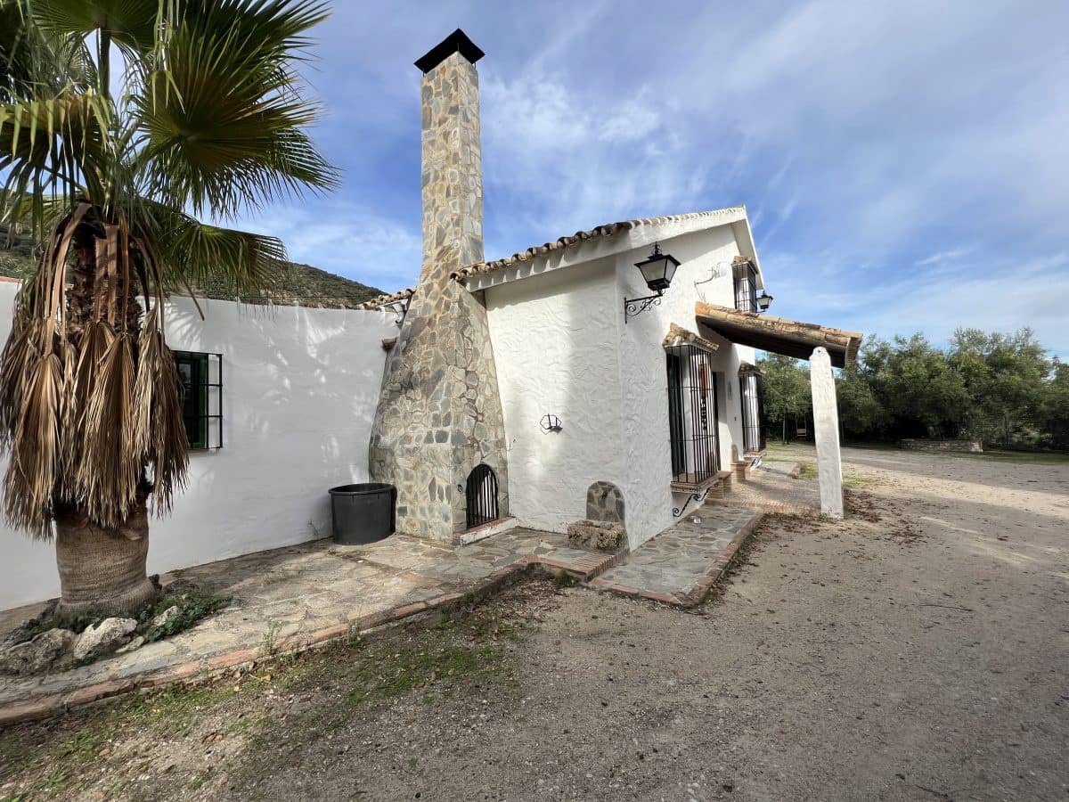 4 quarto Moradia para venda em Zahara de la Sierra com piscina - 530 000 € (Ref: 8303271)