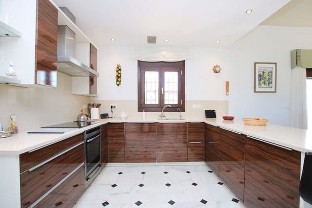 5 bedroom Villa for sale in Ronda with pool - € 1,395,000 (Ref: 8303272)